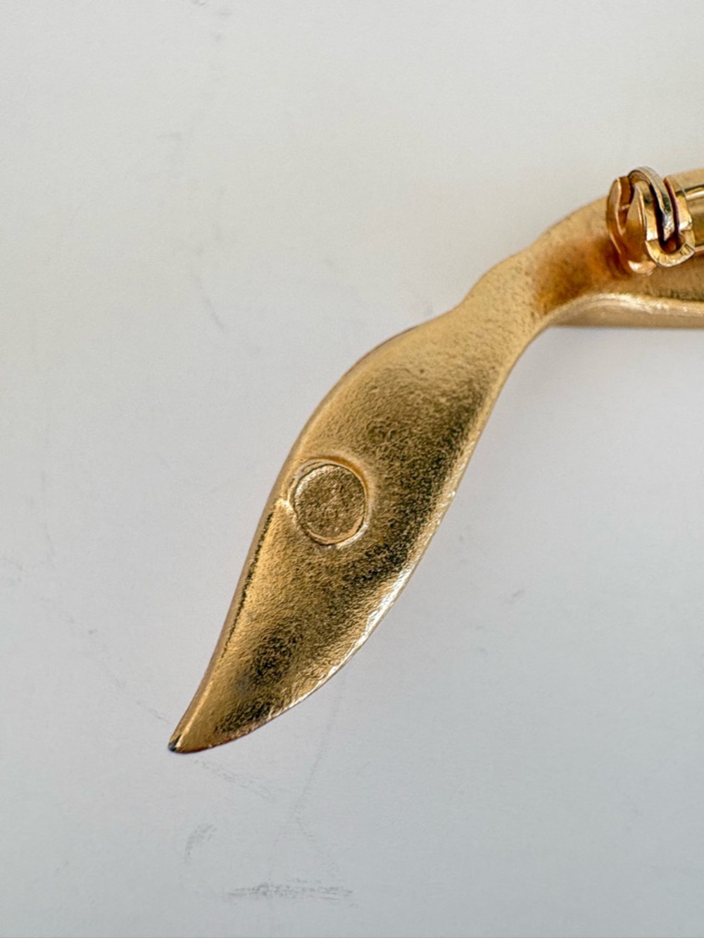 Gold Leaf Sculptural Brooch Textured Gold Tone Statement Pin - Picture 5 of 11